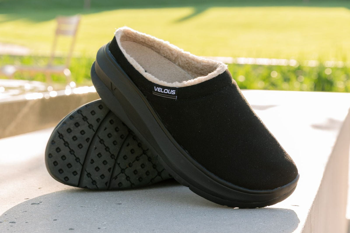 VELOUS Timberline Clog, fleece lining and outsole detail