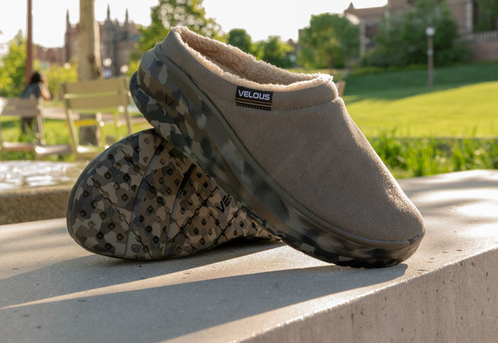 VELOUS Timberline Clog, fleece lining and outsole detail